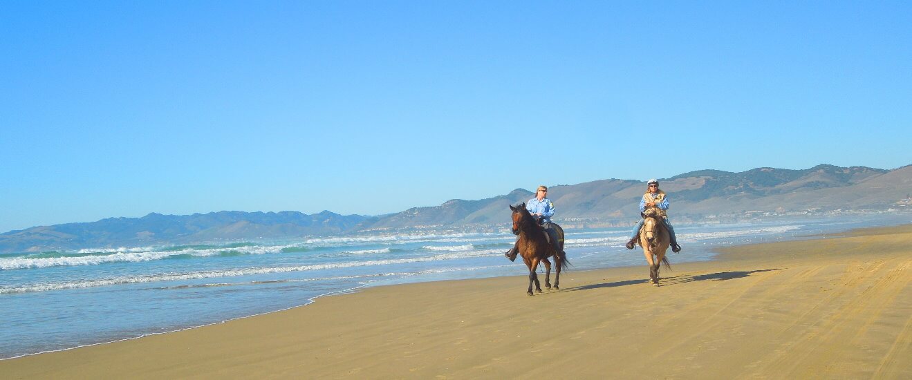 horseback_riding_tour_on_the_beach
