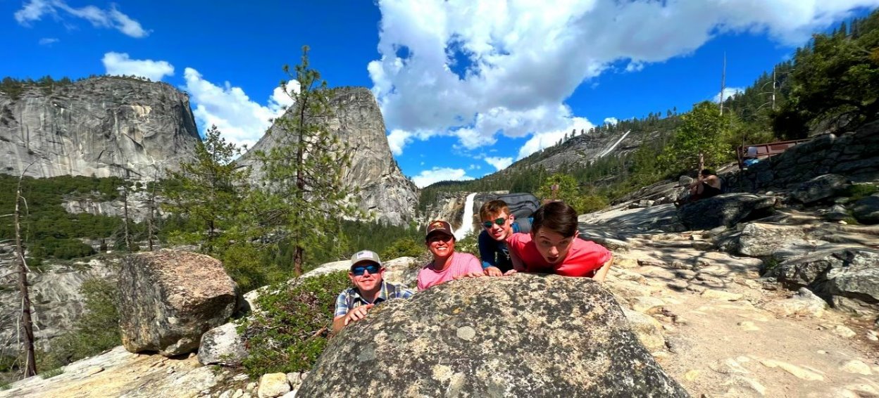 Yosemite-family-vacaction-tour-hotel-lodging-hiking-falls