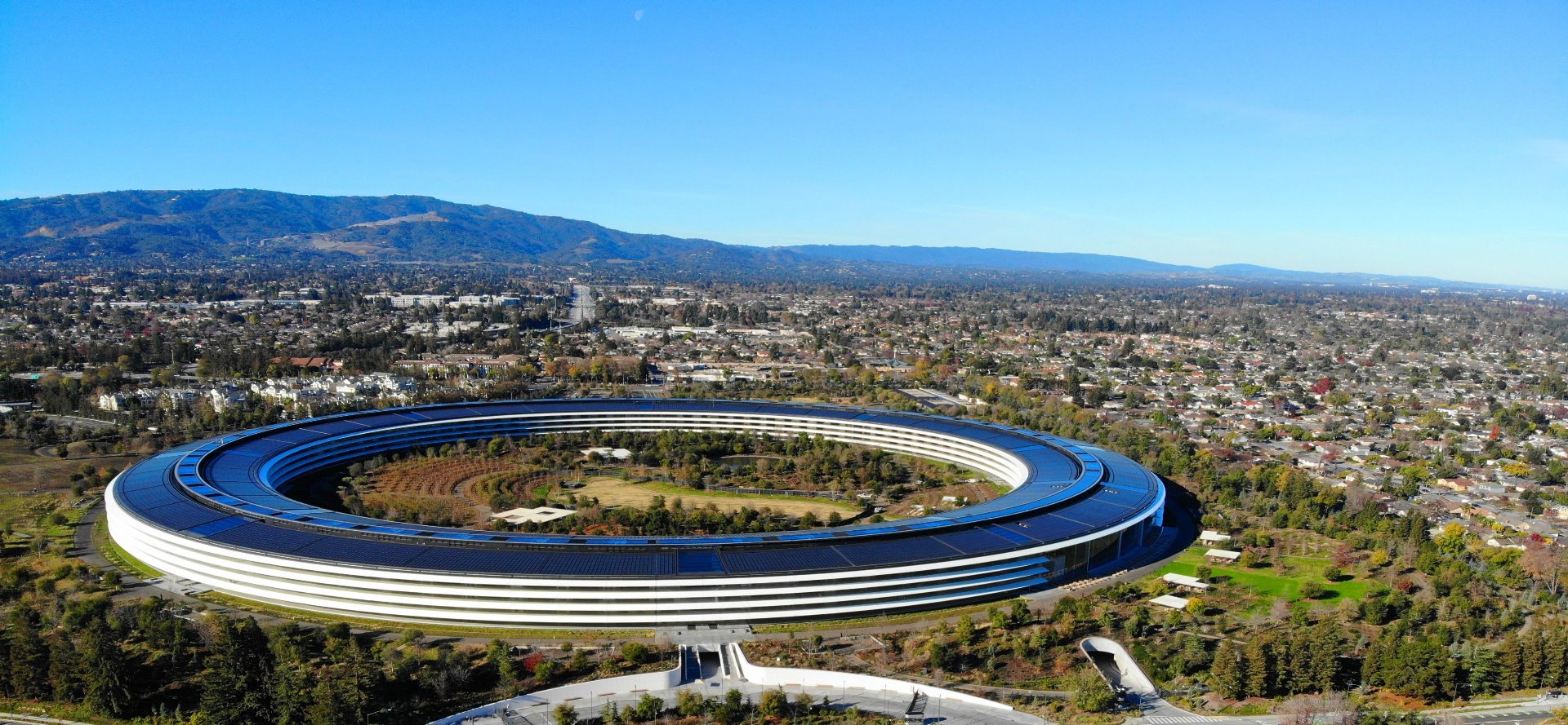 apple_spaceship_ariel_views_apple_park_silicon_valley_guided_tour