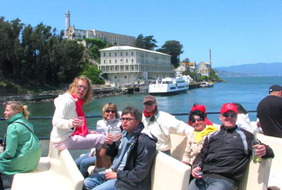 ferry-alcatraz-boat-tour-around-the-island-min-